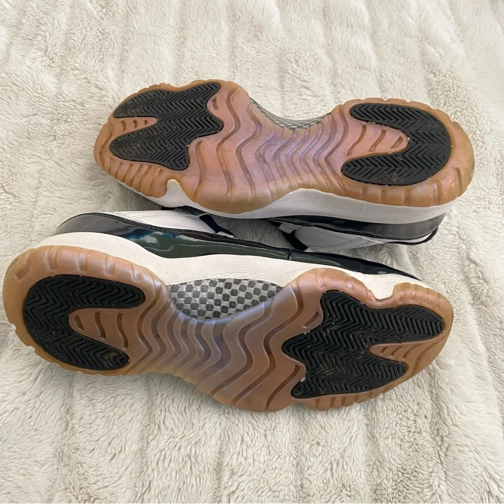 Air Jordan 11 Low Retro GS Emerald Sneakers Size 10